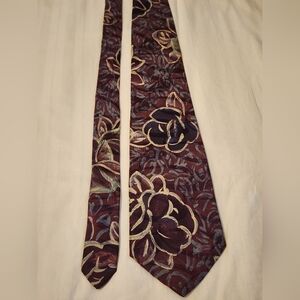 Club Men's Vintage Floral Patterned Tie in Burgundy and Gold
